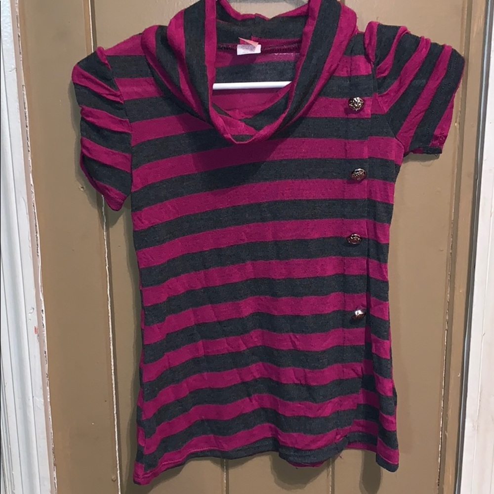 Turtleneck short sleeve shirt